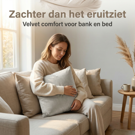 Cheqo® Sierkussen - Velvet Sierkussen - Fluwelen Sierkussen - Kussentje - Kussens Woonkamer - Kussens voor op de Bank - Sierkussen Bank - Sierkussen Bed - Lichtgrijs Sierkussen - Vierkant Sierkussen