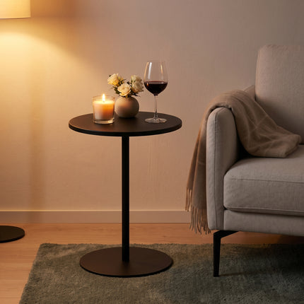 Cheqo® Bijzettafel Rond Zwart - Sfeer Woonkamer Avond