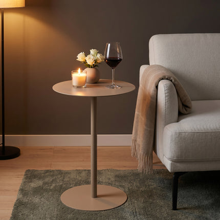 Cheqo® Bijzettafel Rond Beige - Sfeer Woonkamer Avond