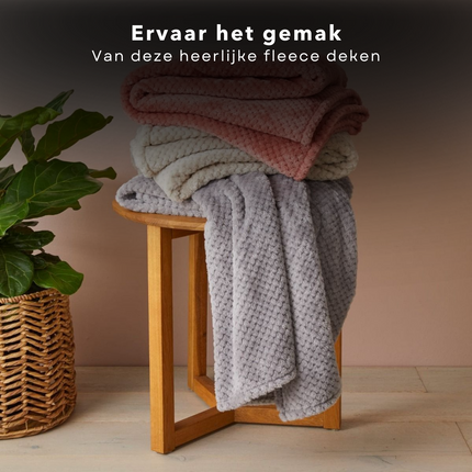 Cheqo® Fleece Deken - Fleece Plaid - Dekentje - 130x170cm - Voor de Koude Dagen - Polyester - Grijs - Bed & Bank Plaids