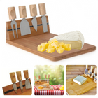 Cheqo® Bamboe Kaasplank met 4 Kaasmessen - Magneetstrip - Anti-Slip Voetjes - Serveerplank - Kaasbord - Kaasplankje - 30x20x8,5cm Kaasplank