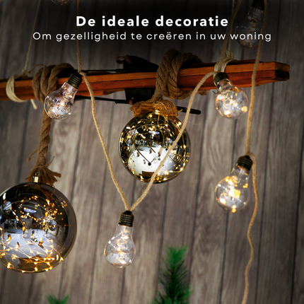 Cheqo® Jute Touw Verlichte Glazen Bal - Kerstbal - Kerstverlichting - 15 LED's - 10cm - 8-uurs Timer - Warm Wit - 100cm - 2x AA-Batterijen Verlichte Kerstfiguren